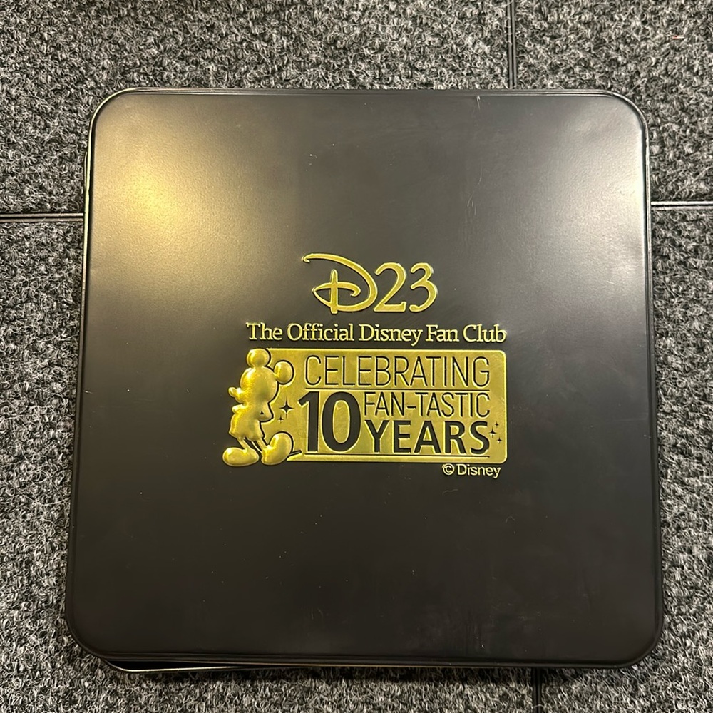DISNEY D23 Limited Edition 10 Years Pins NWB